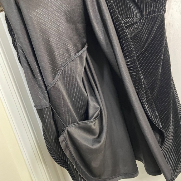 Flowy black mini dress - Picture 6 of 6